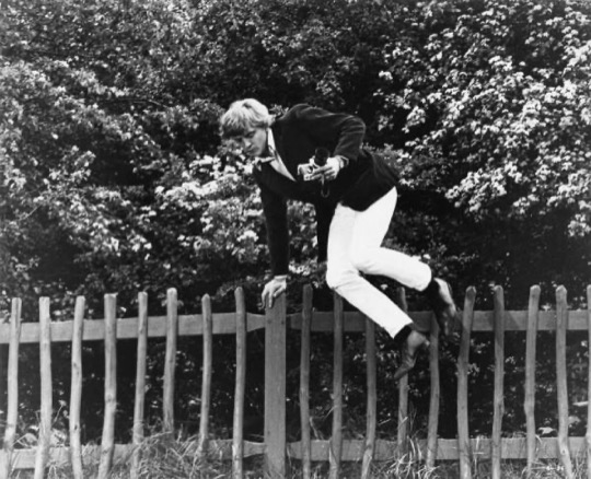David Hemmings on set