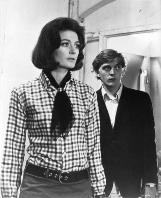 Jane and the man from Thomas's photograph