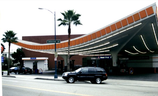 Googie gas station